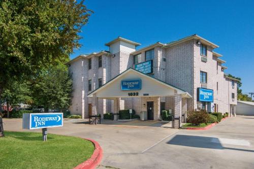 Carrollton Hotel | Rodeway Inn Carrollton I-35E
