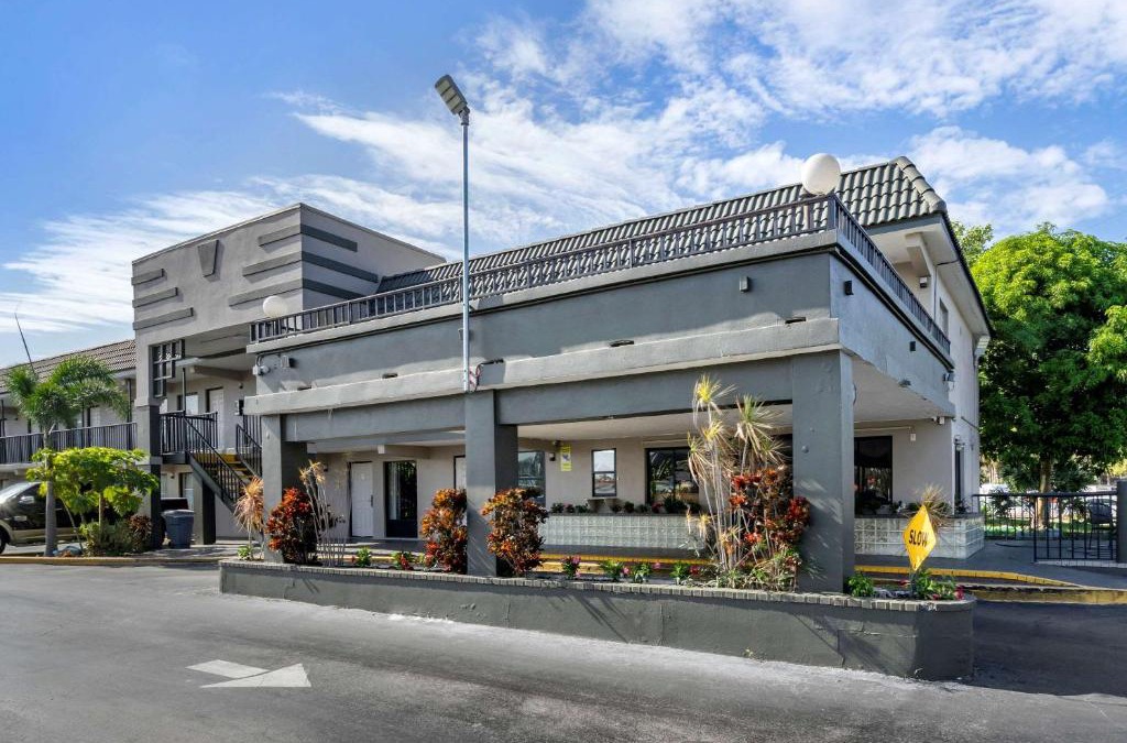 Clearwater Hotel | Rodeway Inn Clearwater-Dunedin