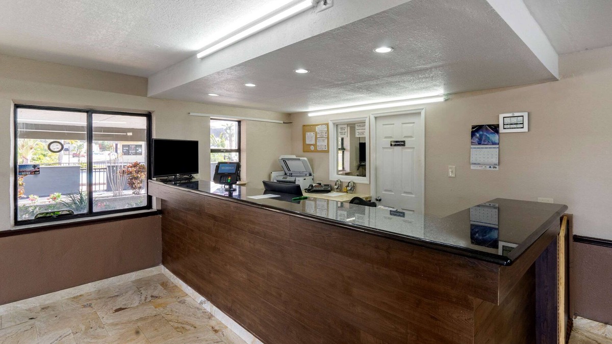 Clearwater Hotel | Rodeway Inn Clearwater - Dunedin