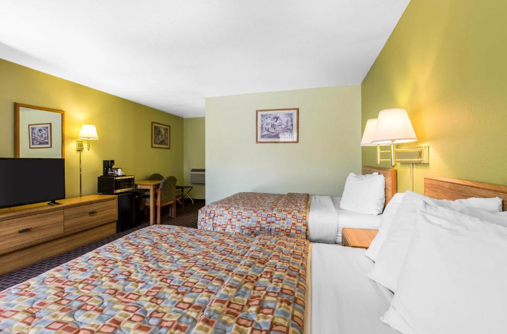 Gunnison Hotel | Rodeway Inn Gunnison - Crested Butte