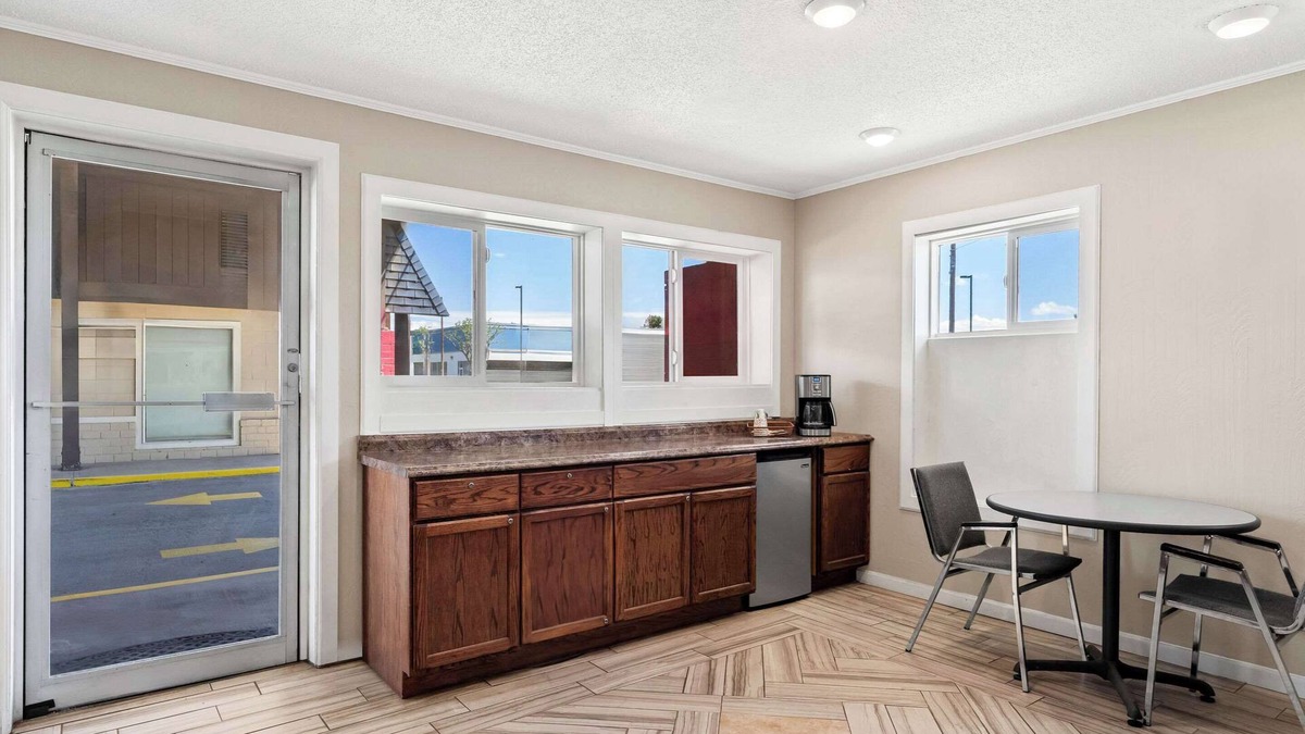 Hermiston Hotel | Rodeway Inn Hermiston - Umatilla