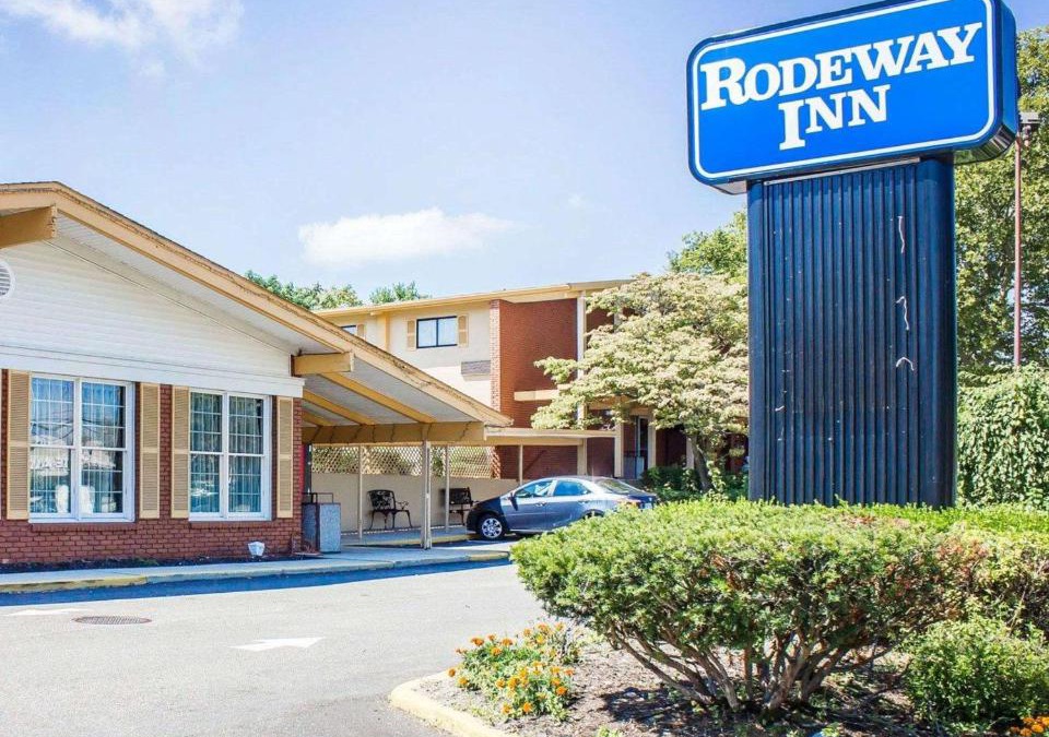 Huntington Station Hotel | Rodeway Inn Huntington Station - Melville