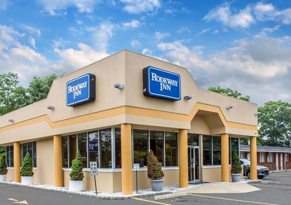 Ronkonkoma Hotel | Rodeway Inn MacArthur Airport