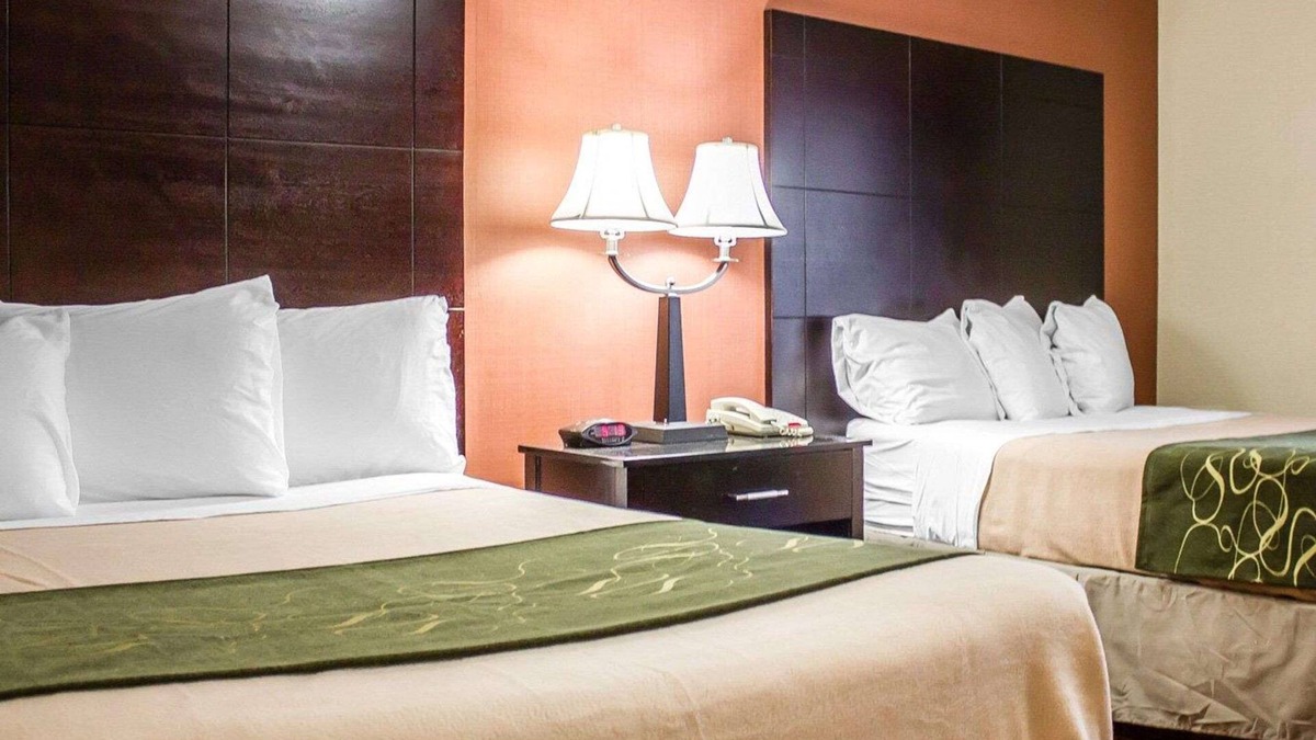 Ronkonkoma Hotel | Rodeway Inn Macarthur Airport