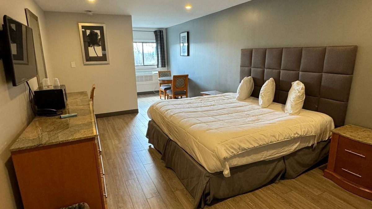 Moosic Hotel | Rodeway Inn Moosic - Scranton