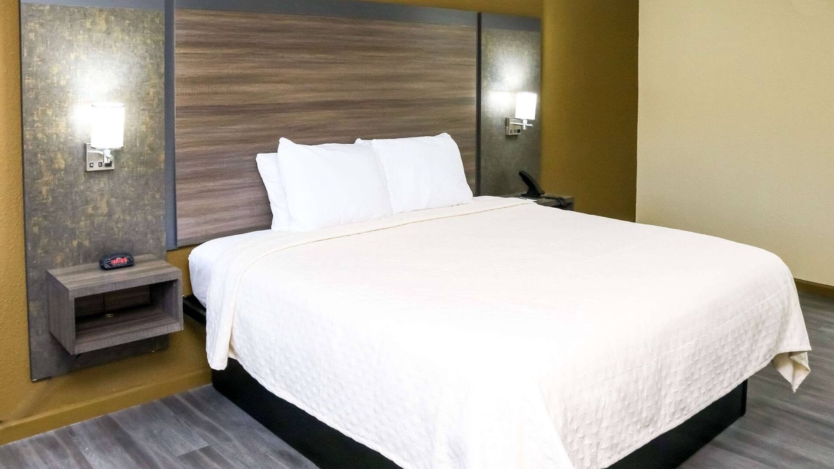 Phenix City Hotel | Rodeway Inn Phenix City - Columbus