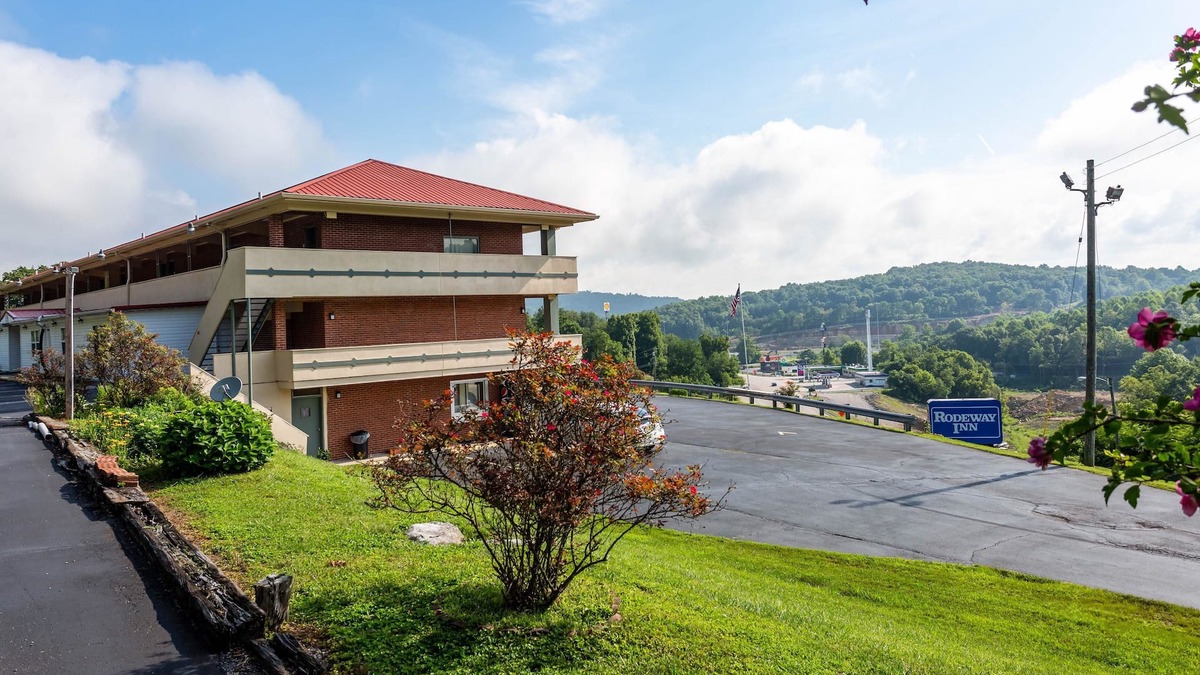 Mount Vernon Hotel | Rodeway Inn Renfro Valley