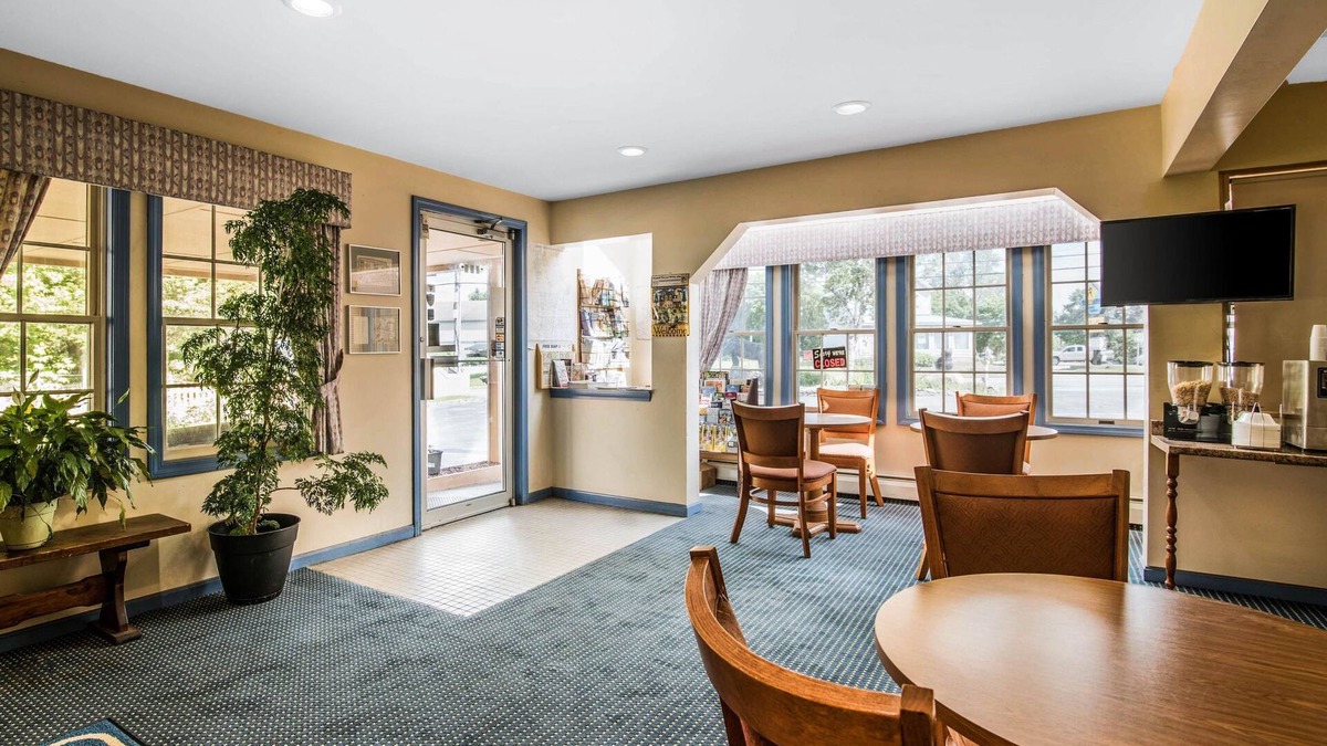 East Haven  Rutland County Hotel | Rodeway Inn Rutland