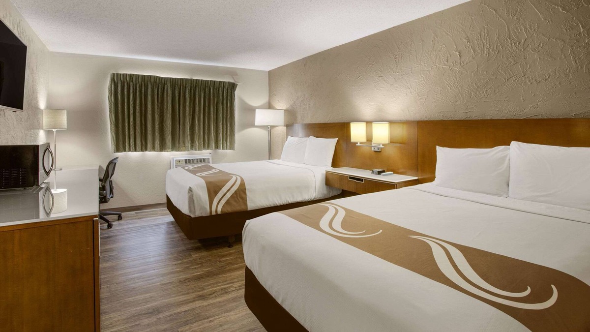 Grand Rapids Hotel | Rodeway Inn & Suites Grand Rapids Southeast