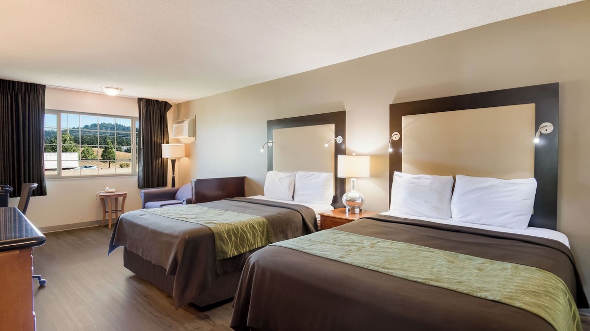 Cedar Hills Hotel | Rodeway Inn & Suites Hwy 217 & 26 W