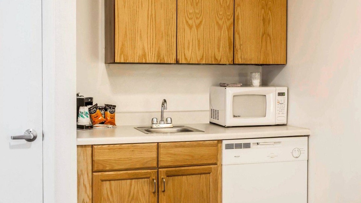 Omak Hotel | Rodeway Inn & Suites Omak - Okanogan