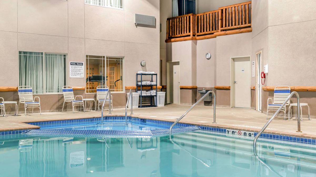 Tomahawk Hotel | Rodeway Inn & Suites Tomahawk