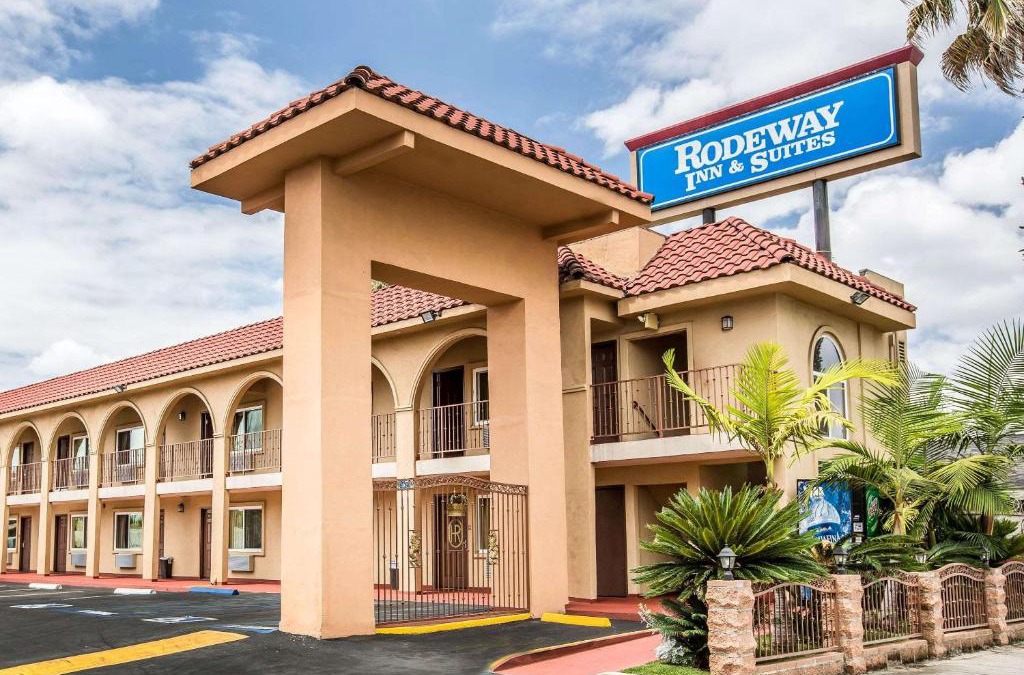 Bellflower Hotel | Rodeway Inn & Suites