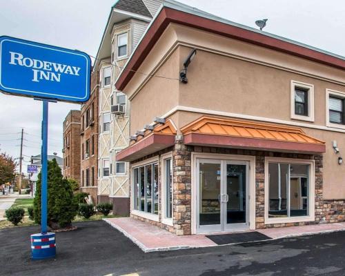 Belleville Hotel | Rodeway Inn