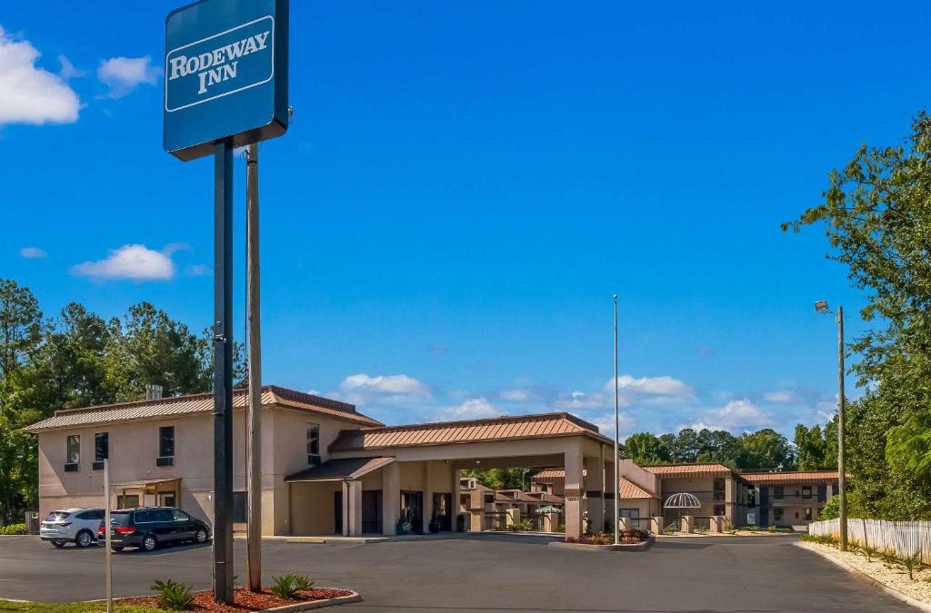 Greenwood Hotel | Rodeway Inn