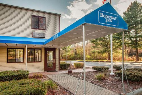 Groton Hotel | Rodeway Inn