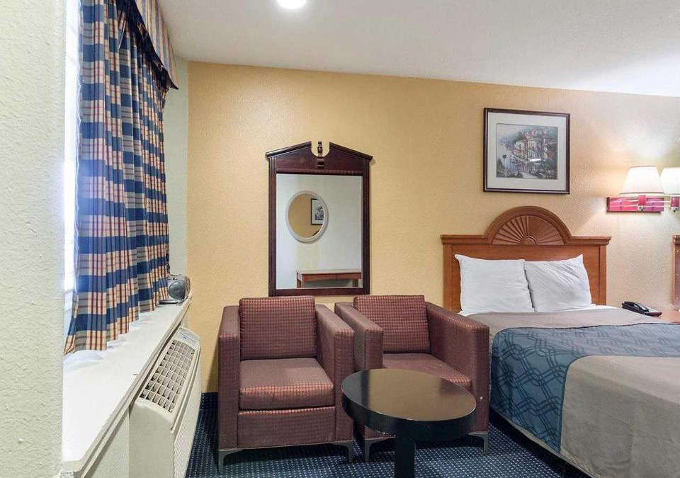 South Houston Hotel | Rodeway Inn