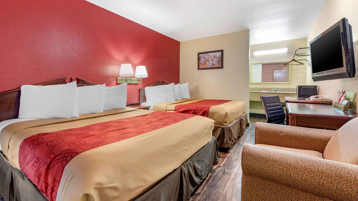 Jeffersonville Hotel | Rodeway Inn