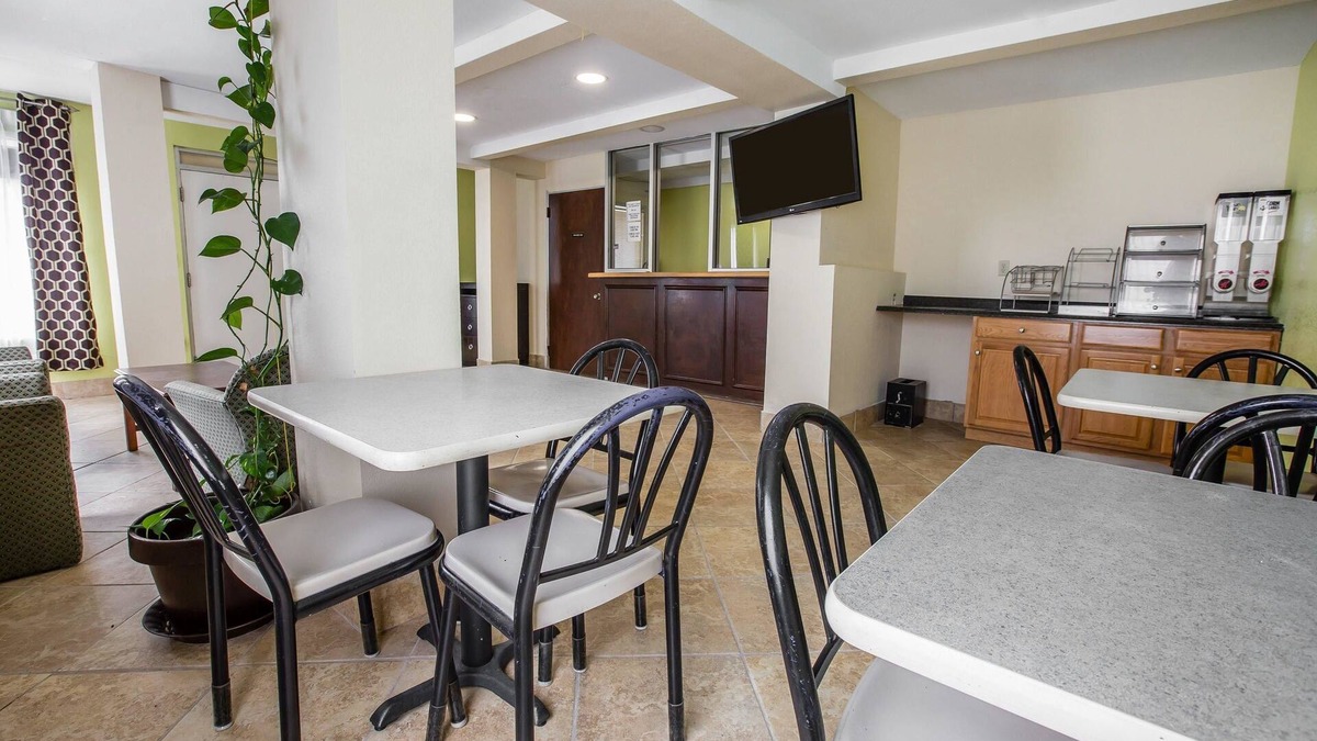 Laurens Hotel | Rodeway Inn