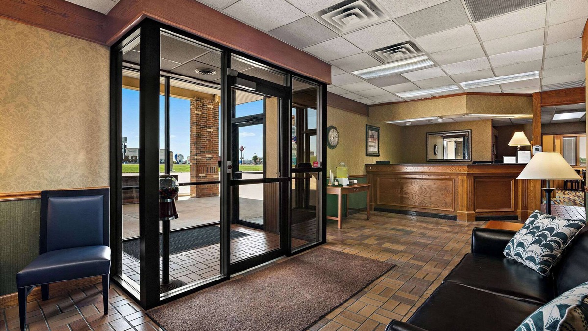 McPherson Hotel | Rodeway Inn