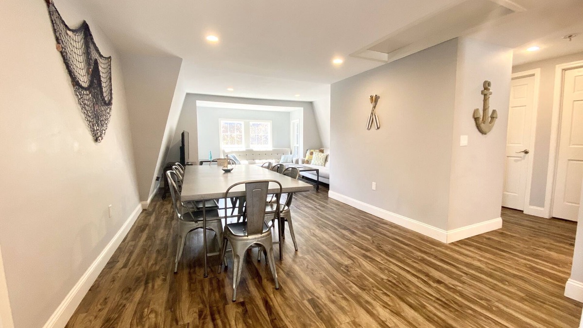 Watkins Glen House | Roe Summer Cottage, Suite C