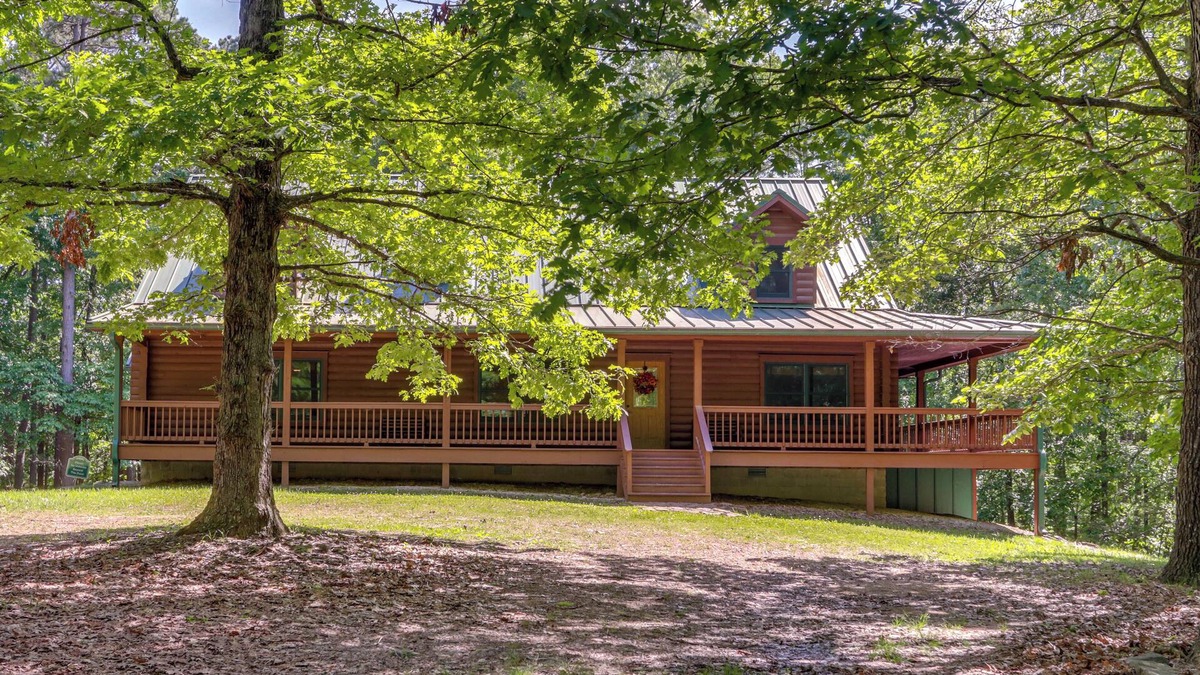 Rogers Cabin | Rogers Cabin on 17 Acres w/Wraparound Deck!