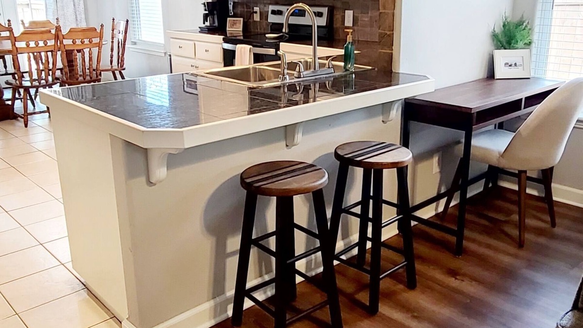 Rogers House | Rogers Retreat, Dog Friendly, Cozy Home. Close to Walmart Amp, Downtown Rogers