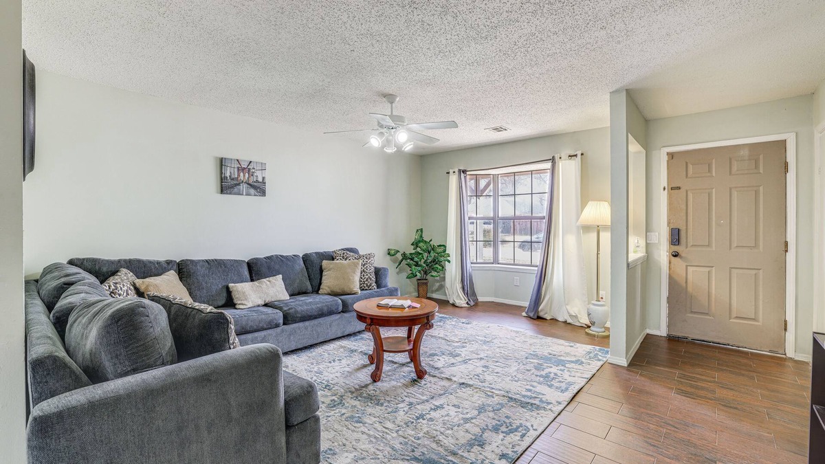 Rogers House | Rogers Vacation Home w/Yard: 5 Mi to Bentonville