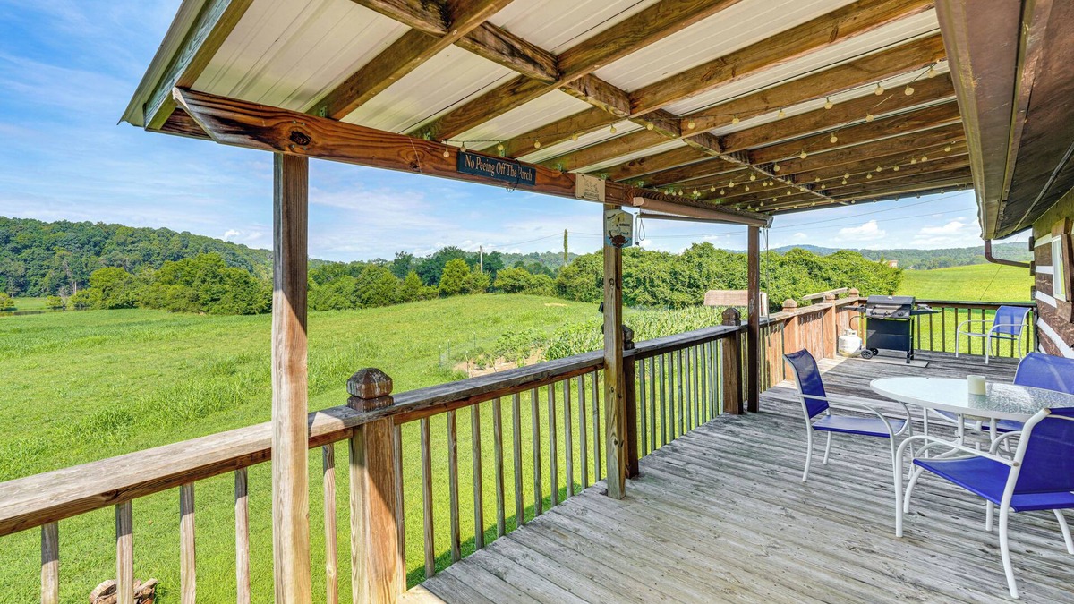 Rogersville Apartment | Rogersville Barn Apartment on 27 Acres w/Pond!