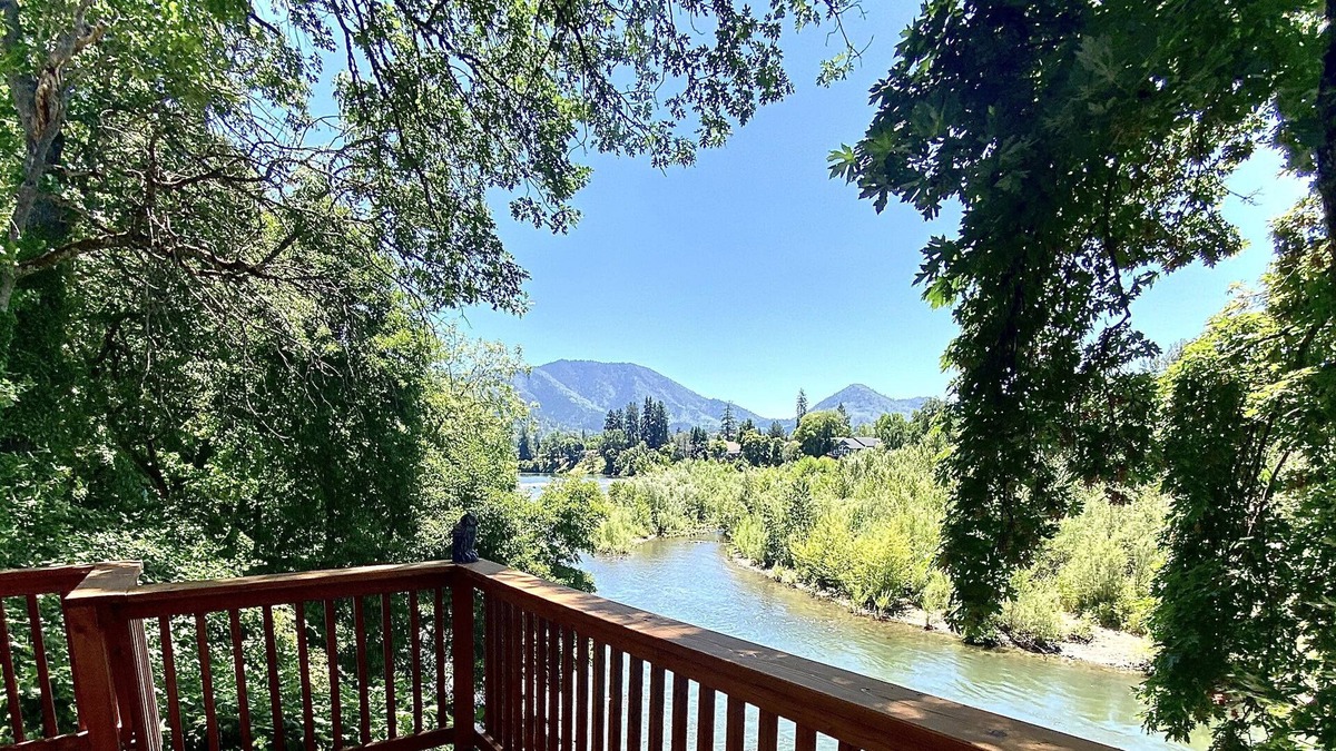 Grants Pass House | Rogue River- Luxury Retreat!