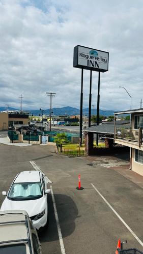 City Center Medford Hotel | Rogue Valley Inn