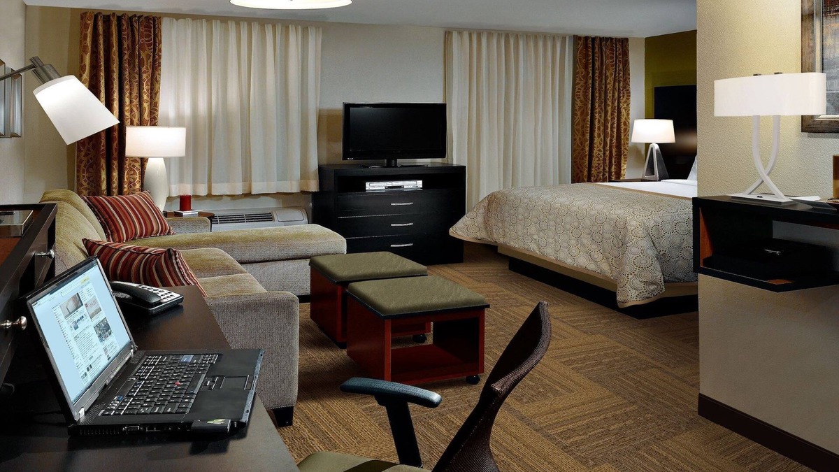 Dearborn Apartment | Roll-in Shower | Indoor Pool, Hot Tub, Free Wi-Fi, Free Breakfast