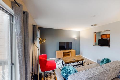 North Capitol Apartment | Rollin' on the River