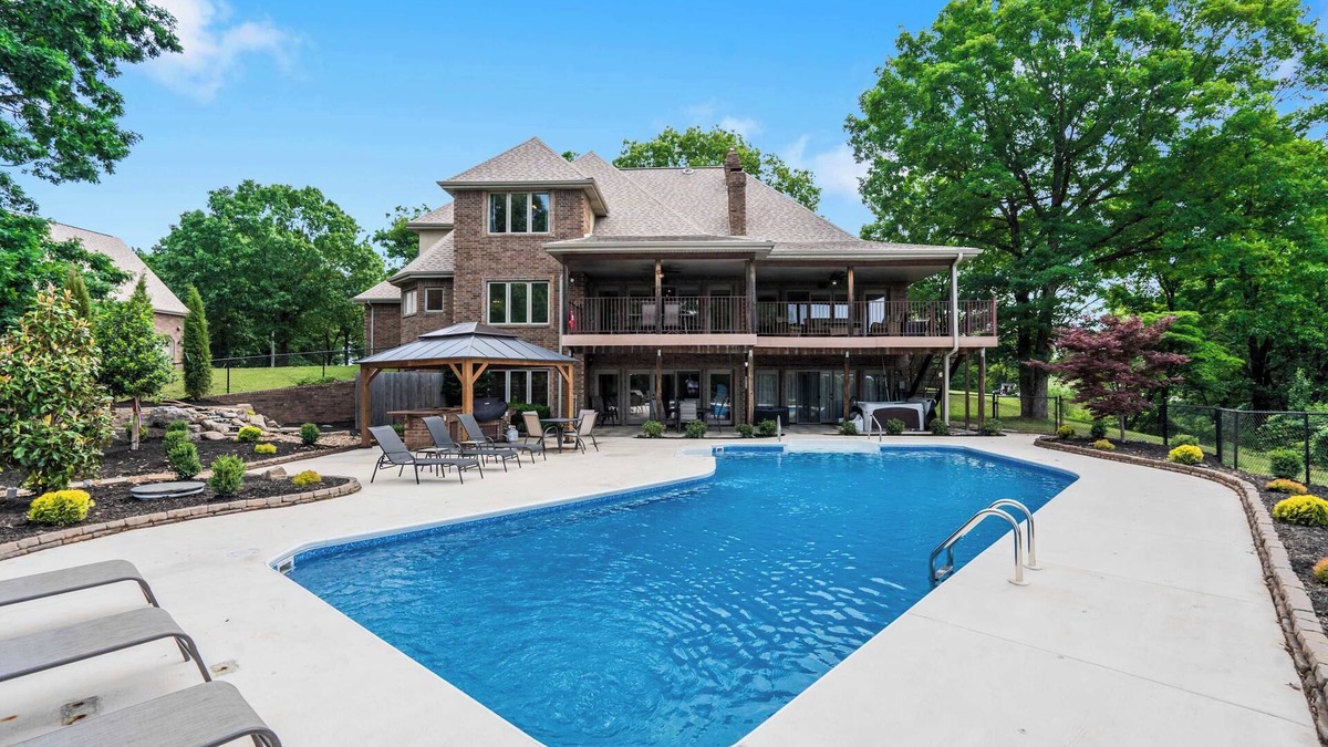 Branson West House | Rolling Hills Family Home