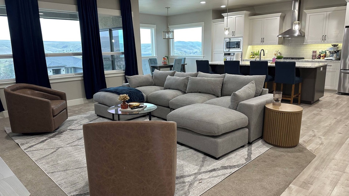 Tri-Cities House | Rolling hills + RV parking + Pet Friendly