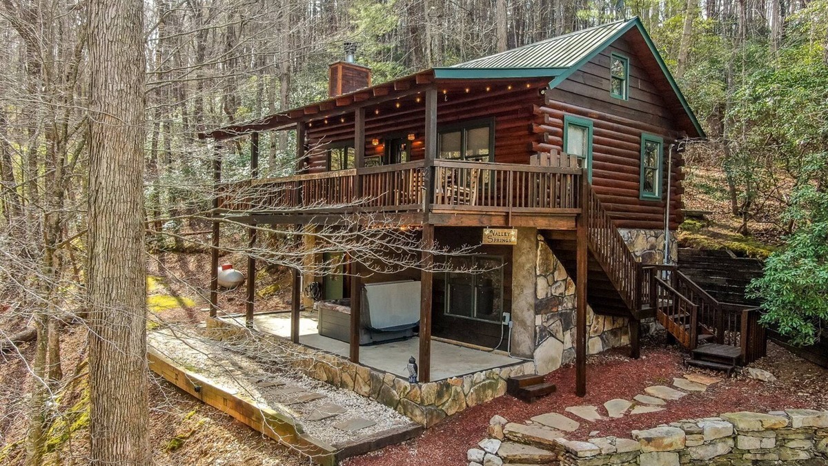 Walnut Mountain Cabin | Rolling Ridge | Ellijay, GA