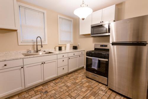 Norwood House | Rolston 1 Bedroom House near Xavier, Downtown