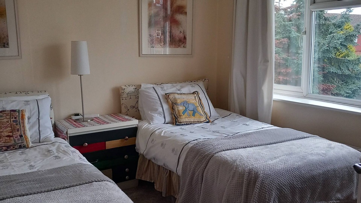Ombersley House | Romantic village location/ideal for city and walking breaks