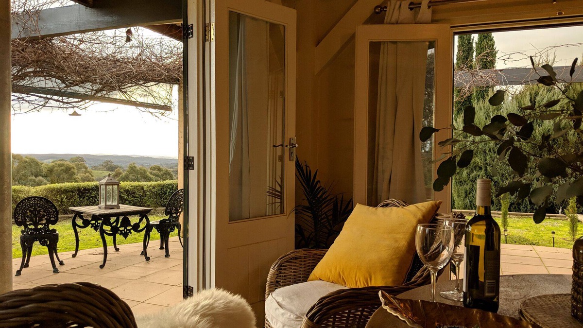 Elevated Plains Cottage | Romance with style and a view