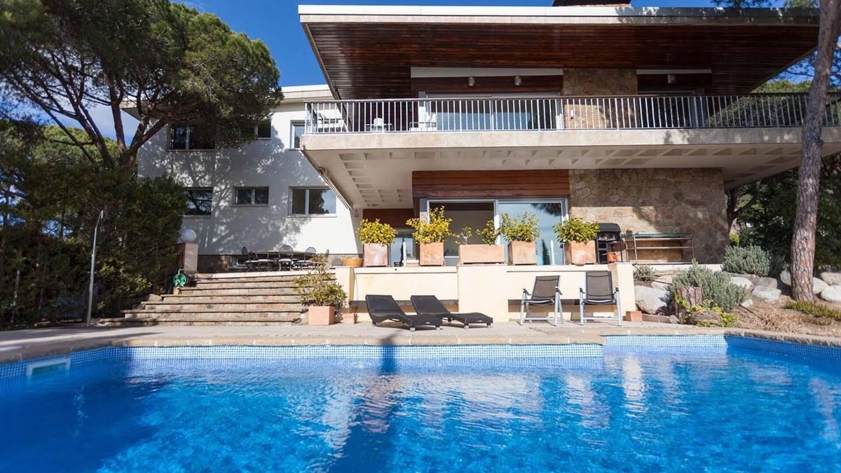 Cabrils House | ROMANI - House with private pool. Capacity up to 17 people. 20 minutes Barcelona