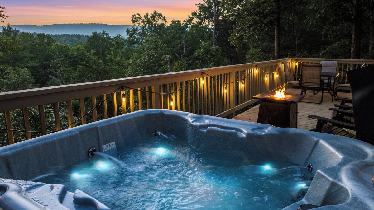 Broadway Cabin | Romantic 2-bedroom cabin, Hot tub, views, Firepit, Arcade, Grill