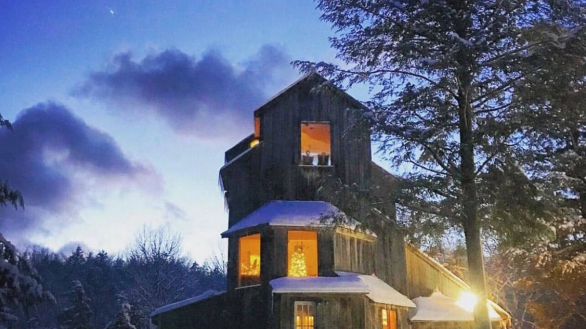 Johnson House | Romantic, adult getaway near Stowe & Smugglers, private trails , hot tub