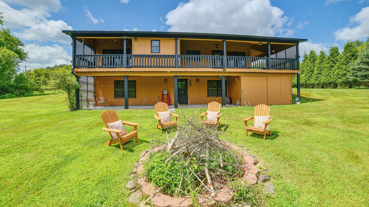 Afton House | Romantic Afton Escape w/Fire Pit & Scenic Views