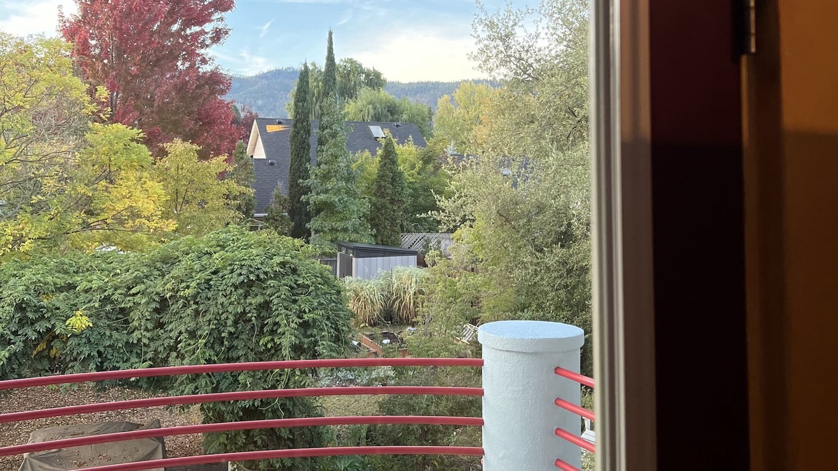 Ashland House | Romantic and Unique “Industrial Tuscan” home walking distance to town