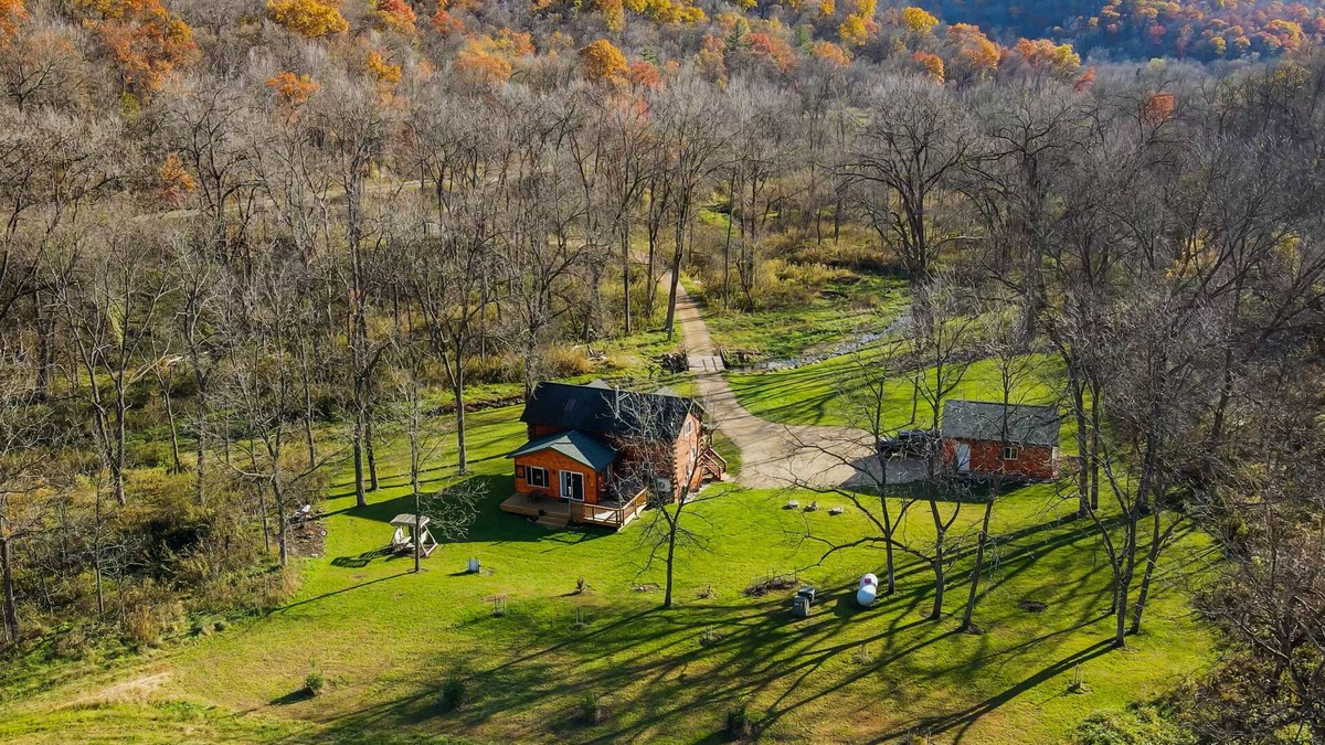 Ferryville Cabin | Romantic and Very Secluded Cozy Creekside Cabin with a Relaxing Hot Tub.