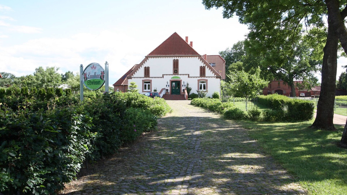 Gulstorf Apartment | Romantic apartment for 15 Pers.im Landhaus Elbwiesen, 180sqm