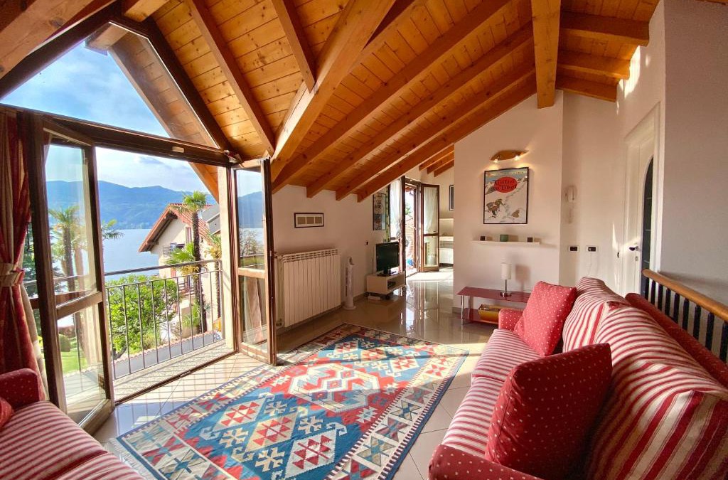 Angera Apartment | Romantic apartment in lake district
