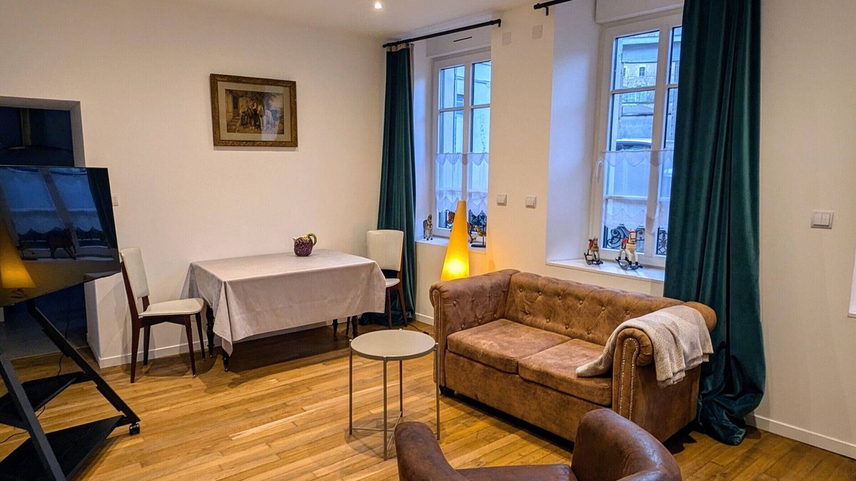 Verdun Apartment | Romantic apartment in Verdun with private parking