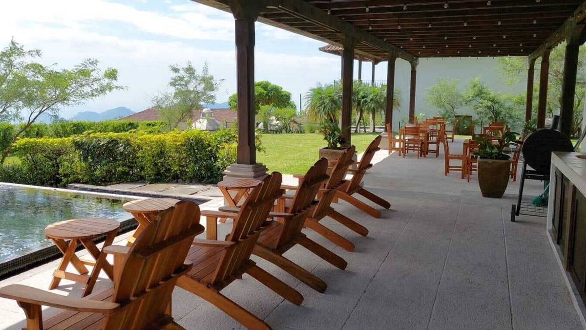 Alotenango Villa | Romantic bedroom lock-off villa Exelsa