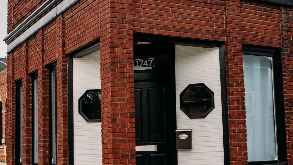 Fort Wayne House | Romantic Brick Hearth - entire building near DTFW!